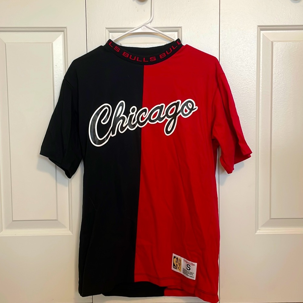 LICENSED CHICAGO BULLS T-SHIRT
